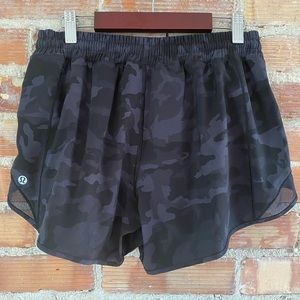 LULULEMON HOTTY HOT BLACK INCOGNITO CAMO SHORTS